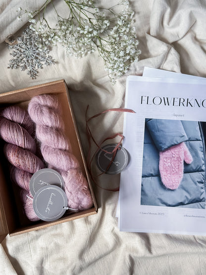 Gift box / Yarn + Flowerknot Mittens Knitting Pattern